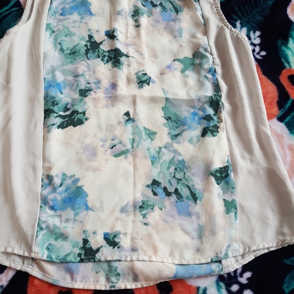 Violet + Claire sleeveless Blouse - Picture 3 of 5